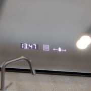 LED-es tükör MotionGlow Sofia érzékelő páramentesítő funkcióval Hőmérő óra 110x75 cm szabályozható meleg/hideg/semleges fény, szálcsiszolt fekete keret, Marcello Funghi kollekció Marcello tükrök alapértelmezett cím Alessandro Design
