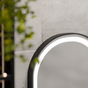 Helmut LED Touch Mirror páramentesítő rendszer, óra és hőmérséklet 50x80 cm fekete keret szálcsiszolt Marcello Funghi tükrök Korman S alapértelmezett cím Alessandro Design