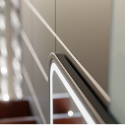 LED Touch Bernd Mirror páramentesítő rendszer, óra és hőmérséklet 80x60 cm fekete keret szálcsiszolt kozmetikai nagyító tükrök Korman S alapértelmezett cím Alessandro Design