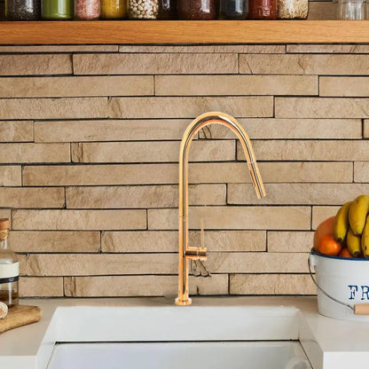 Konyhai csaptelep kihúzható zuhanyzóval, egészségügyi sárgaréz, arany, CF2043 Konyhai csaptelepek Alapértelmezett cím Alessandro Design