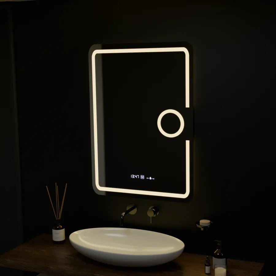 Négyszögletű LED-es tükör, 50x70 cm, Eclat MotionGlow Marcello, páramentesítő rendszer, óra és hőmérő, kozmetikai nagyító, szabályozható Marcello tükrök alapértelmezett cím Alessandro Design
