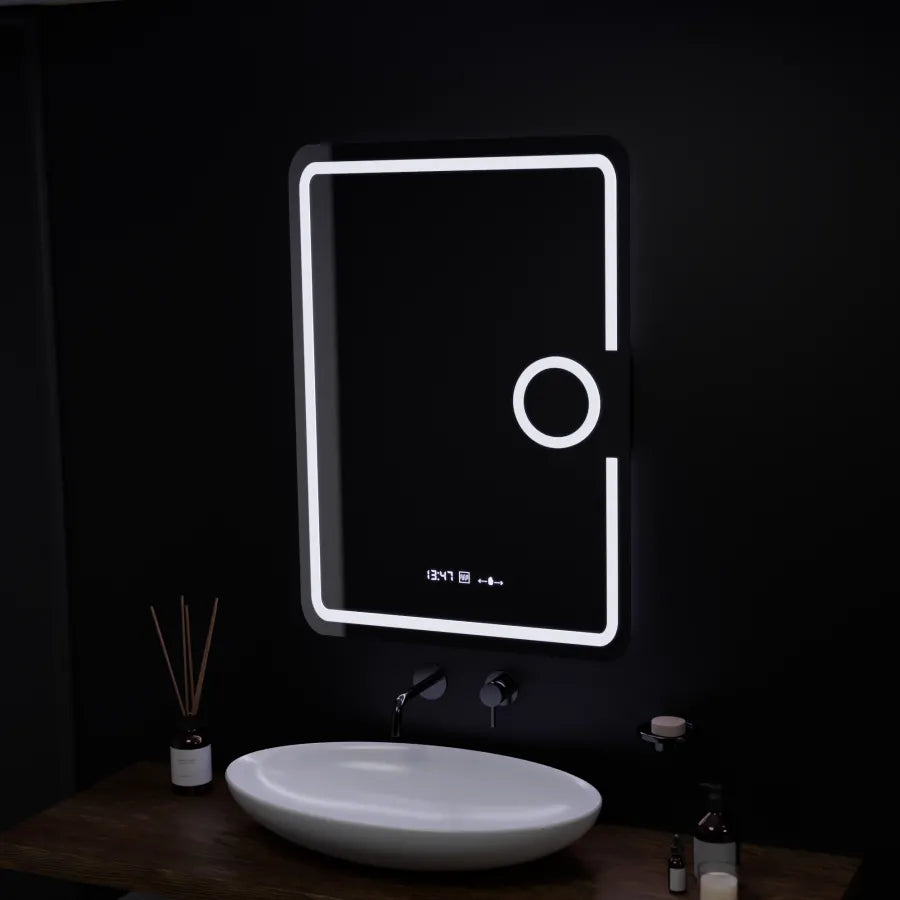 Négyszögletű LED-es tükör, 50x70 cm, Eclat MotionGlow Marcello, páramentesítő rendszer, óra és hőmérő, kozmetikai nagyító, szabályozható Marcello tükrök alapértelmezett cím Alessandro Design